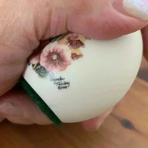 Glynda Thurley Hand painted Bisque Eggs- set of 4 - Picture 2 of 4